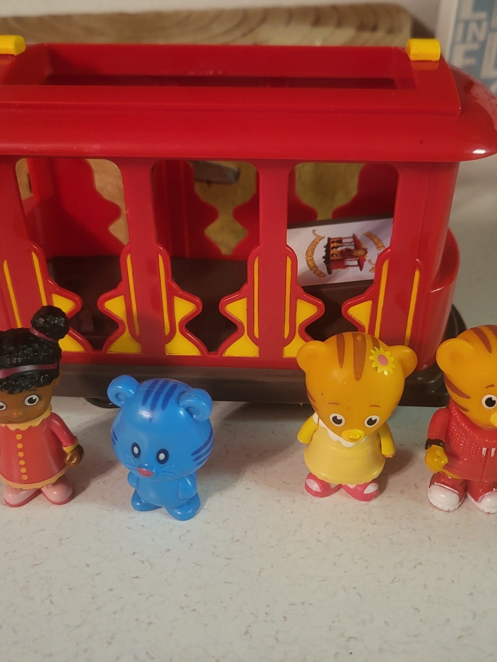 Daniel Tiger's Neighborhood Pull Back Ding Trolley with 4 Figures